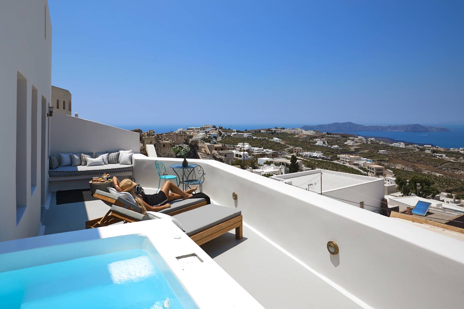 La Torre Suites | White and Co. Suites, Villas in Santorini, Pyrgos